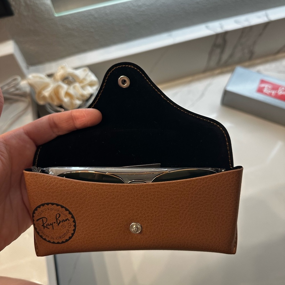 Ray-Ban Sunglasses - Picture 8 of 9